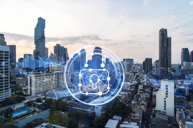 Güneydoğu Asya, Bangkok 'un günbatımı panoramik şehir manzarasında Padlock' un hologramı. Siber güvenlik istihbaratı kavramı. Çoklu pozlama.