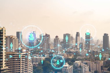 Sosyal medya, Bangkok, Güneydoğu Asya 'nın Panorama şehri manzarası üzerinde hologramı simgeliyor. Halkla ilişkiler, bağlantılar ve kariyer fırsatları kavramı. Çift pozlama.
