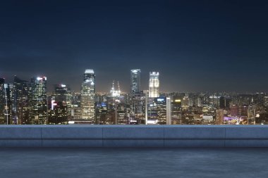 Panoramik Singapur gökyüzü manzarası, çatıda beton gözlemevi güvertesi, gece vakti. Asyalı şirket ve yaşam tarzı. Şehir merkezinde finans şehri, gayrimenkul. Ürün ekran modeli boş çatı