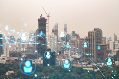 Sosyal medya, Bangkok, Güneydoğu Asya 'nın Panorama şehri manzarası üzerinde hologramı simgeliyor. Halkla ilişkiler, bağlantılar ve kariyer fırsatları kavramı. Çift pozlama.