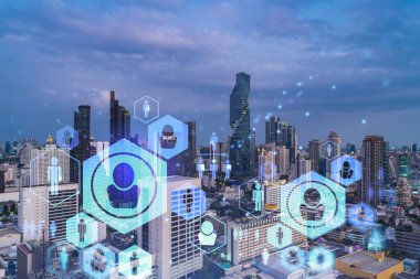 Bangkok, Güneydoğu Asya 'nın günbatımı panoramik şehri üzerine sosyal medya simgelerinin hologramı. İnsan ilişkileri ve kariyer fırsatları kavramı. Çoklu pozlama.