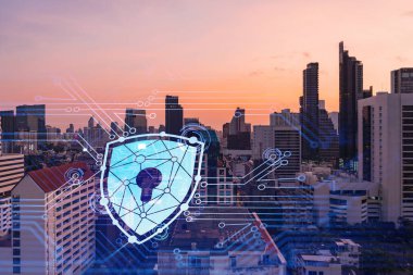 Güneydoğu Asya, Bangkok 'un günbatımı panoramik şehir manzarasında Padlock' un hologramı. Siber güvenlik istihbaratı kavramı. Çoklu pozlama.