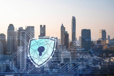 Güneydoğu Asya, Bangkok 'un günbatımı panoramik şehir manzarasında Padlock' un hologramı. Siber güvenlik istihbaratı kavramı. Çoklu pozlama.