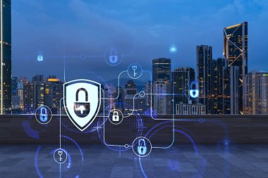 Tahta teraslı çatı, Kuala Lumpur gece silueti. Müşterileri gizli bilgilerden korumak için siber güvenlik kavramı. IT hologram asma kilit simgeleri. Şehir merkezinde. Çift pozlama.
