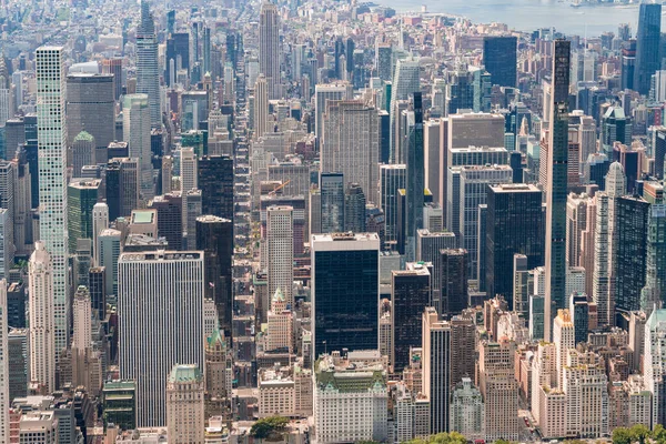 Vista panorâmica aérea da cidade de Midtown Manhattan bairros para baixo Manhattan, Central Park no fundo, Nova York. Vista de olhos de pássaros de helicóptero da paisagem urbana da metrópole — Fotografia de Stock