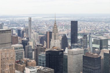 New York, ABD 'de Upper Manhattan, East Side, River ve Brooklyn mahallelerinin havadan panoramik şehir görüntüsünü yakınlaştırın. New York 'un dışını inşa eden ikonik şehir manzarası