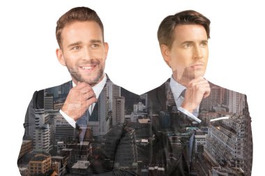 Takım elbiseli iki yakışıklı iş adamı, el pençe divan. Asya kurumsal yaşam tarzı, çok uluslu genç profesyoneller. Gece Bangkok şehri manzarası. Çift pozlama