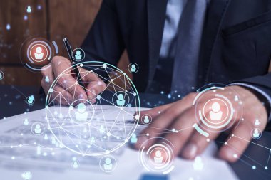Kariyerini ilerletmek ve kişisel gelişiminde yeni fırsatlar elde etmek için sözleşme imzalayan resmi takım elbiseli potansiyel bir çalışan. Başarı kavramı. Yeni yetenekli bir ekip işe almak. Sosyal medya hologram simgeleri