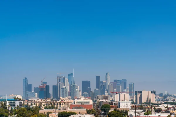Skyline do centro de Los Angeles na hora do dia de verão, Califórnia, EUA. Arranha-céus do centro da cidade panorâmica de LA. — Fotografia de Stock
