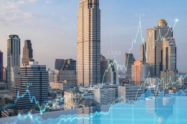 Işık saçan FOREX grafik hologramı, gün batımında Bangkok 'un panoramik şehir manzarası. Güneydoğu Asya 'da hisse ve tahvil ticareti. Fon yönetimi kavramı. Çift pozlama.