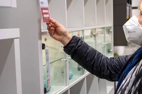 Barcelona, Spain, December 21, 2021: woman looking at products in Ikea — Fotografia de Stock