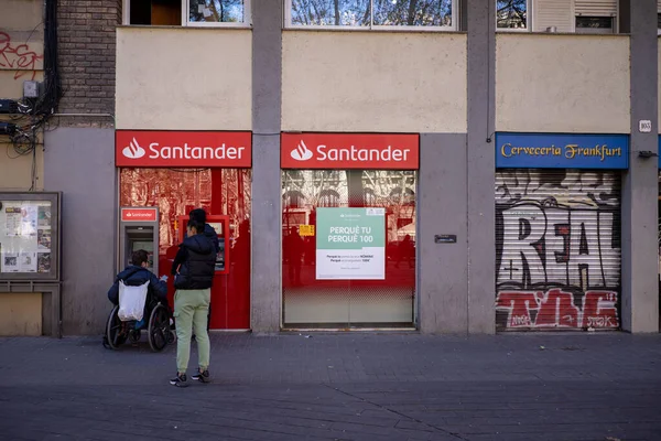 Barcelona, Espanha, 20 de fevereiro de 2022 Santander, Bank a Spanish multinational commercial bank and financial services — Fotografia de Stock