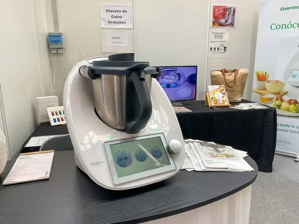 Barcelona, Spain, 15 May 2022: Thermomix 6 exposed in a congress. Thermomix Vorewerk digital automatic food processor machine Image En Vente