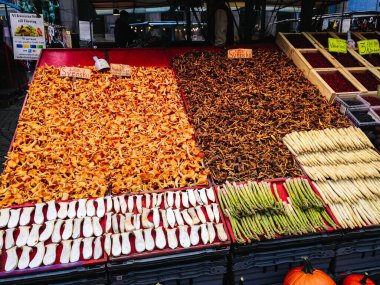 Mantar pazarı tezgahı. Yüksek kalite fotoğraf