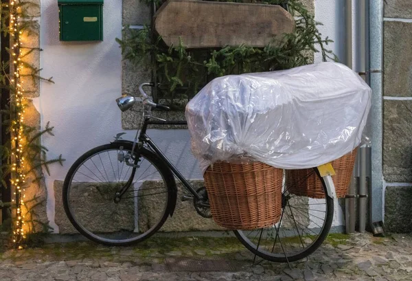 image of pastry bike with a basket with bread