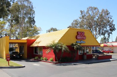 Weinerschnitzel Hotdog 'ları Riverside California 27 Mart 2021