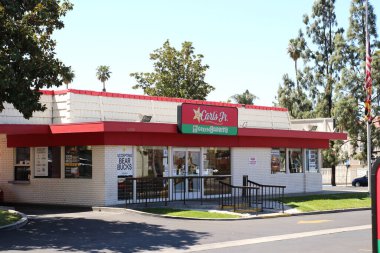 Riverside California 27 Mart 2021 Carls Jr. Hamburger Restoranı