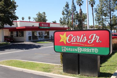 Riverside California 27 Mart 2021 Carls Jr. Hamburger Restoranı