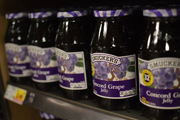 Columbus Usa June 2019 Smuckers Concord Grape Jam Displayed Shelf — Stock Photo, Image