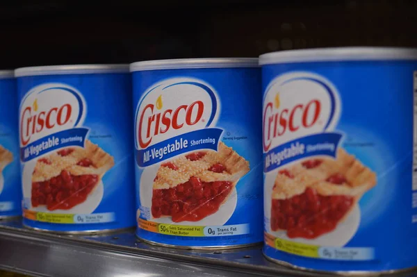 Columbus, OH-USA 27 Haziran 2019: Crisco Shorating yerel süpermarkette yemek pişirmek için kullanıldı.