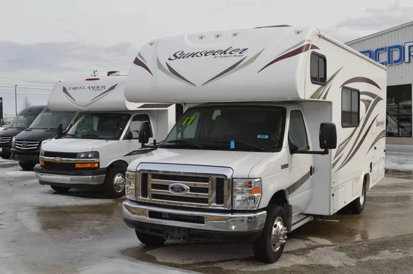 Columbus Ohio 13 Şubat 2022 Karavan Pazarlama Otoparkı.