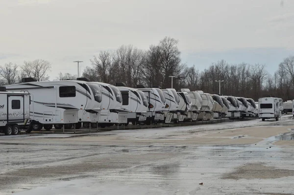 Columbus Ohio 13 Şubat 2022 Karavan Pazarlama Otoparkı.