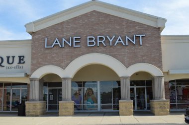 Columbus, OH / USA - 24 Temmuz 2017: Lane Bryant, kadınlar için büyük beden kıyafetler sunan bir perakende mağaza zinciri.