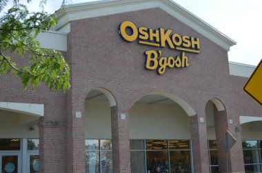 Columbus, OH - 24 Temmuz 2017: OshKosh B 'gosh, Oshkosh, Wisconsin' de kurulan Amerikalı çocuk giyim şirketi.