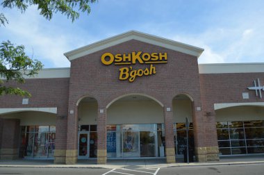 Columbus, OH - 24 Temmuz 2017: OshKosh B 'gosh, Oshkosh, Wisconsin' de kurulan Amerikalı çocuk giyim şirketi.