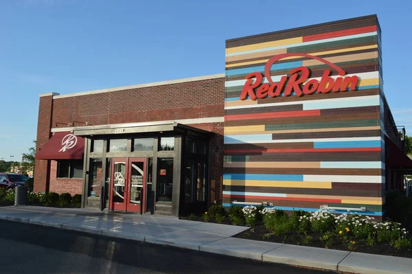 Columbus Usa Juli 2017 Red Robin Restaurang Exteriör Och Logotyp — Stockfoto