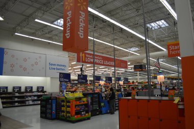 Columbus Ohio 26 Kasım 2020 Walmart Siparişi Kamyonet ve Büfe.