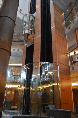 Coco Cay Adaları, 15 Ağustos 2012, Atrium of Cruise Ship 'teki Kuleler.