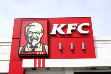 Columbus, OH / USA April10,2019: Kentucky Fried Chicken (KFC), dünyanın en büyük ikinci restoran zinciri..