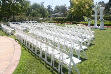 Los Angeles, CA 25 Ağustos 2012 Bahçe Sandalyesi montajlı Düğün Günü hazırlıkları.