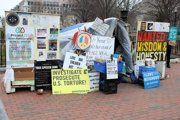 2019年3月8日 华盛顿特区 菲利普 梅拉库 Philipos Melaku Bello 在华盛顿特区白宫前宾夕法尼亚大道的白色塑料帐篷 — 图库照片
