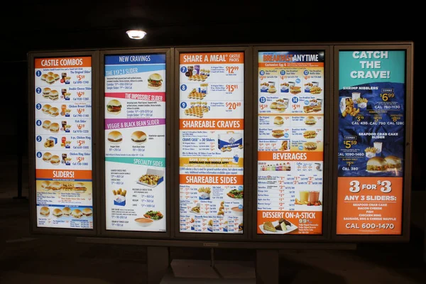 Columbus, Ohio / ABD 23 Şubat 2019 Beyaz Kale Menüsü. White Castle, Amerika Birleşik Devletleri 'nin ilk fast food zinciri olarak kabul edilen bir fast food zinciri..