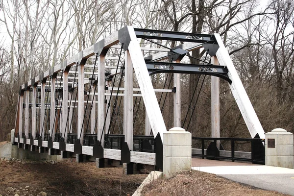 Columbus Ohio Února 2019 Bílý Dřevěný Most Přes Rybník Místním — Stock fotografie