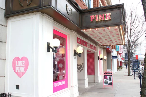 Columbus, Ohio / ABD 28 Şubat 2019: Pembe Mağaza moda sutyenler, iç çamaşırları, üniversite kıyafetleri ve daha fazlası için Victoria Secret marka perakende mağazasıdır.
