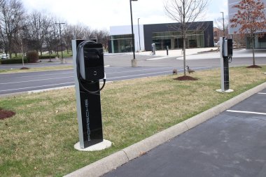 Columbus Ohio 2 Mart 2022 MAG Otomotiv Otomotiv Galerisi EV Şarj İstasyonları