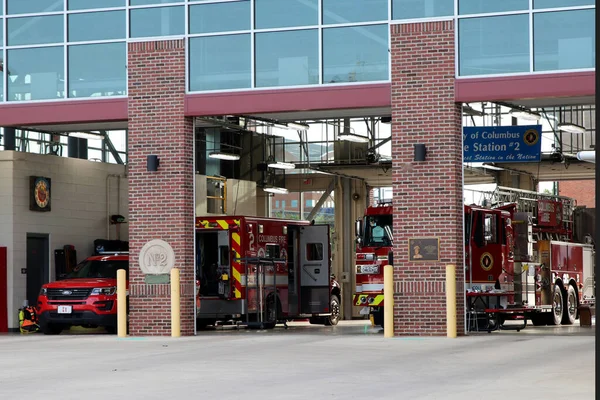 哥伦布俄亥俄州2022年5月1日哥伦布市中心附近的2个消防局 — 图库照片