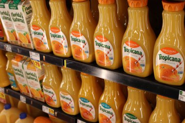 Columbus, Ohio 12 Kasım 2019: Tropicana portakal suyu yerel bakkallarda sergileniyor.