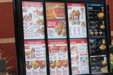 Columbus, OH / USA April10,2019: Kentucky Fried Chicken (KFC), dünyanın en büyük ikinci restoran zinciri..