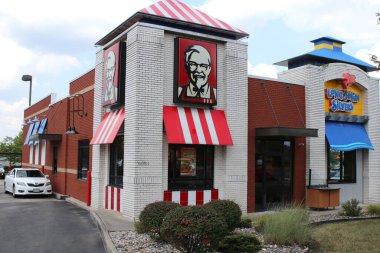 Columbus, OH / USA April10,2019: Kentucky Fried Chicken (KFC), dünyanın en büyük ikinci restoran zinciri..