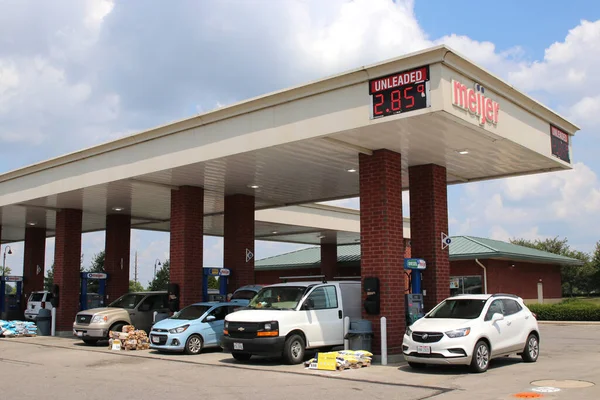 Columbus Ohio Usa April 2020 Meijer Gas Refueling Station Convenient — Fotografia de Stock