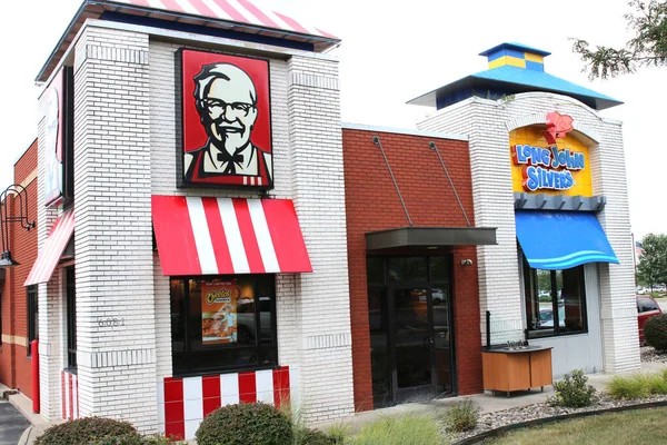 Columbus, OH / USA April10,2019: Kentucky Fried Chicken (KFC), dünyanın en büyük ikinci restoran zinciri..
