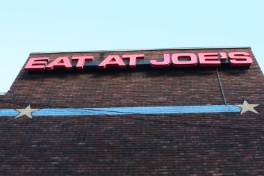 Nashville Tenn. 15 Şubat 2020 Broadway gece hayatı bölgesi Nashville şehir merkezinde geniş bir bar, bar ve restoran seçimi var. Özellikler: Joe 'nun Kulübesi