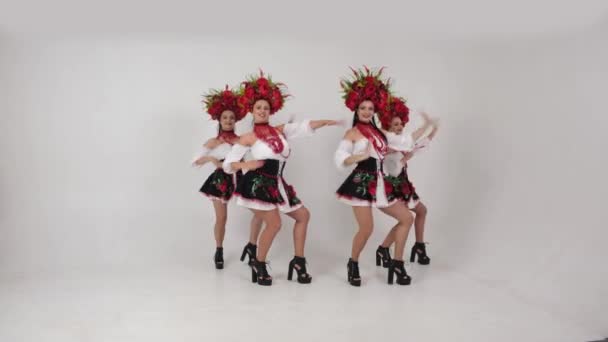 Ukrainian sexy show teem dancing in national costumes white background in studio — Video Stock