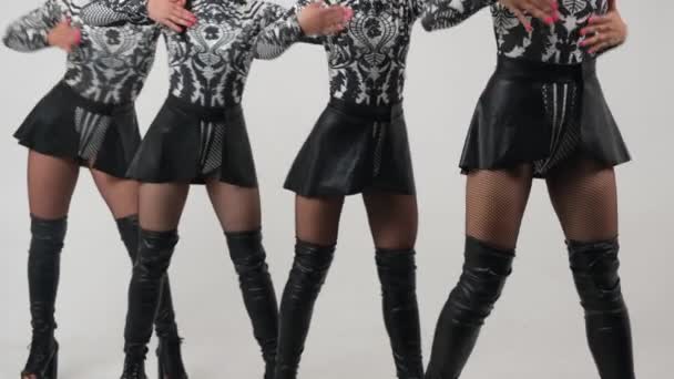 European Four Girls Show Teem Short Skirts Only Legs Butt — Stok video