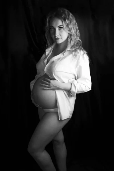 Black White Photo Pregnant Woman Studio Black Background Standing Half — Stock fotografie