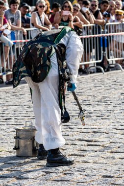 Madrid, İspanya. 12 Haziran 2022. Madrid 'deki İspanyol Ordusu' nun TEDAX birimi tarafından yapılan bir patlayıcı imha tatbikatının gösterimi.